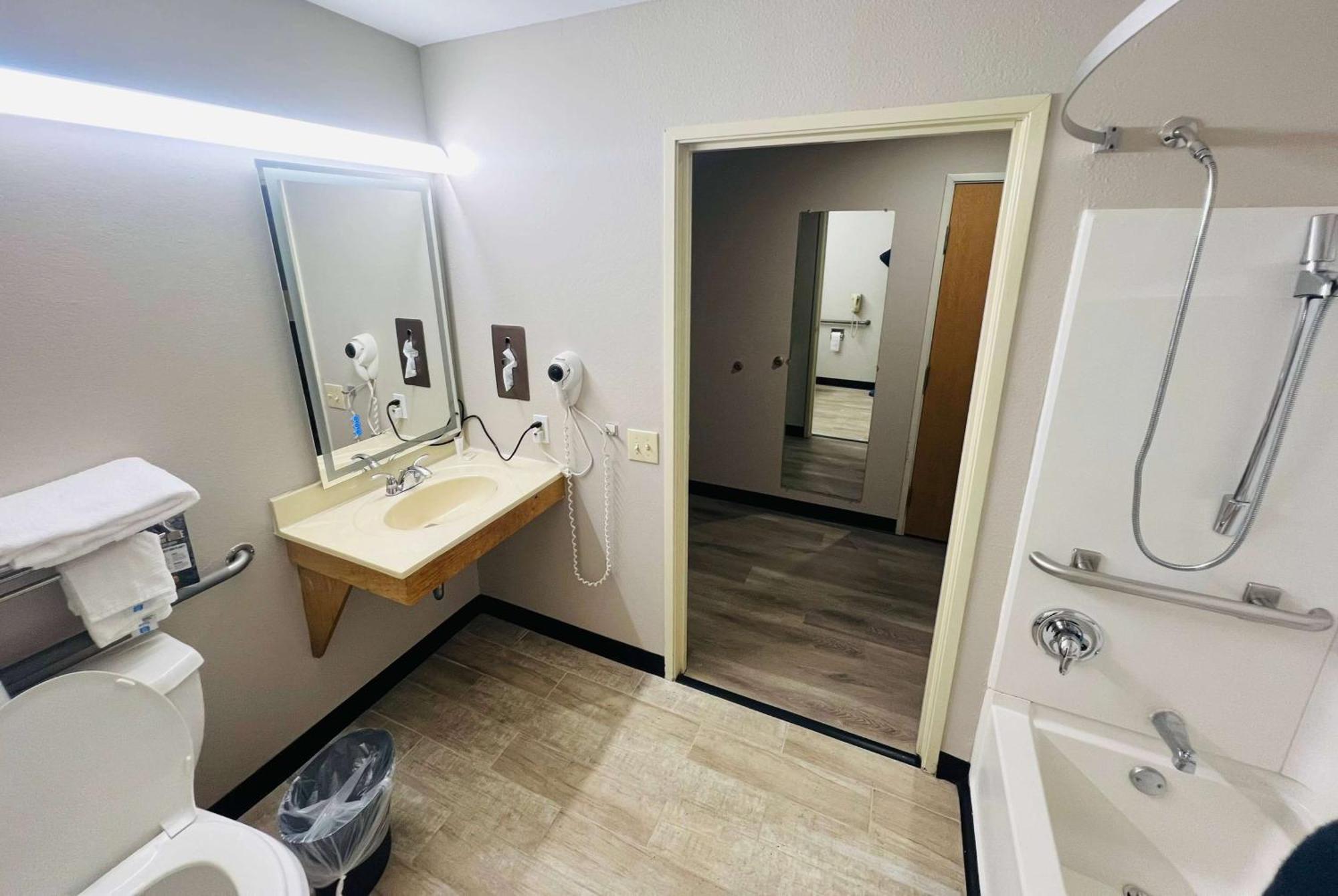 Super 8 By Wyndham Pittsburgh/Monroeville Bagian luar foto