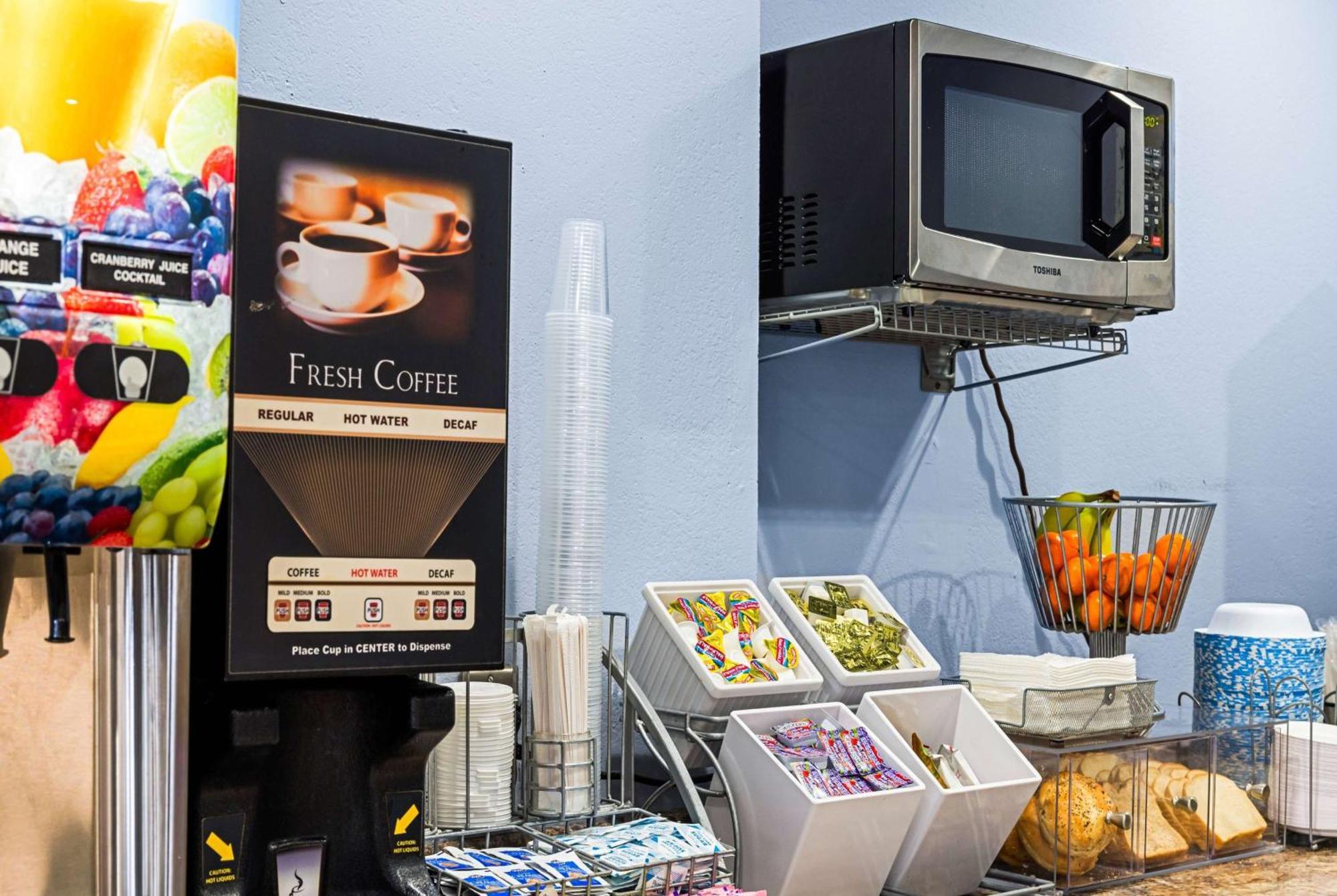 Super 8 By Wyndham Pittsburgh/Monroeville Bagian luar foto
