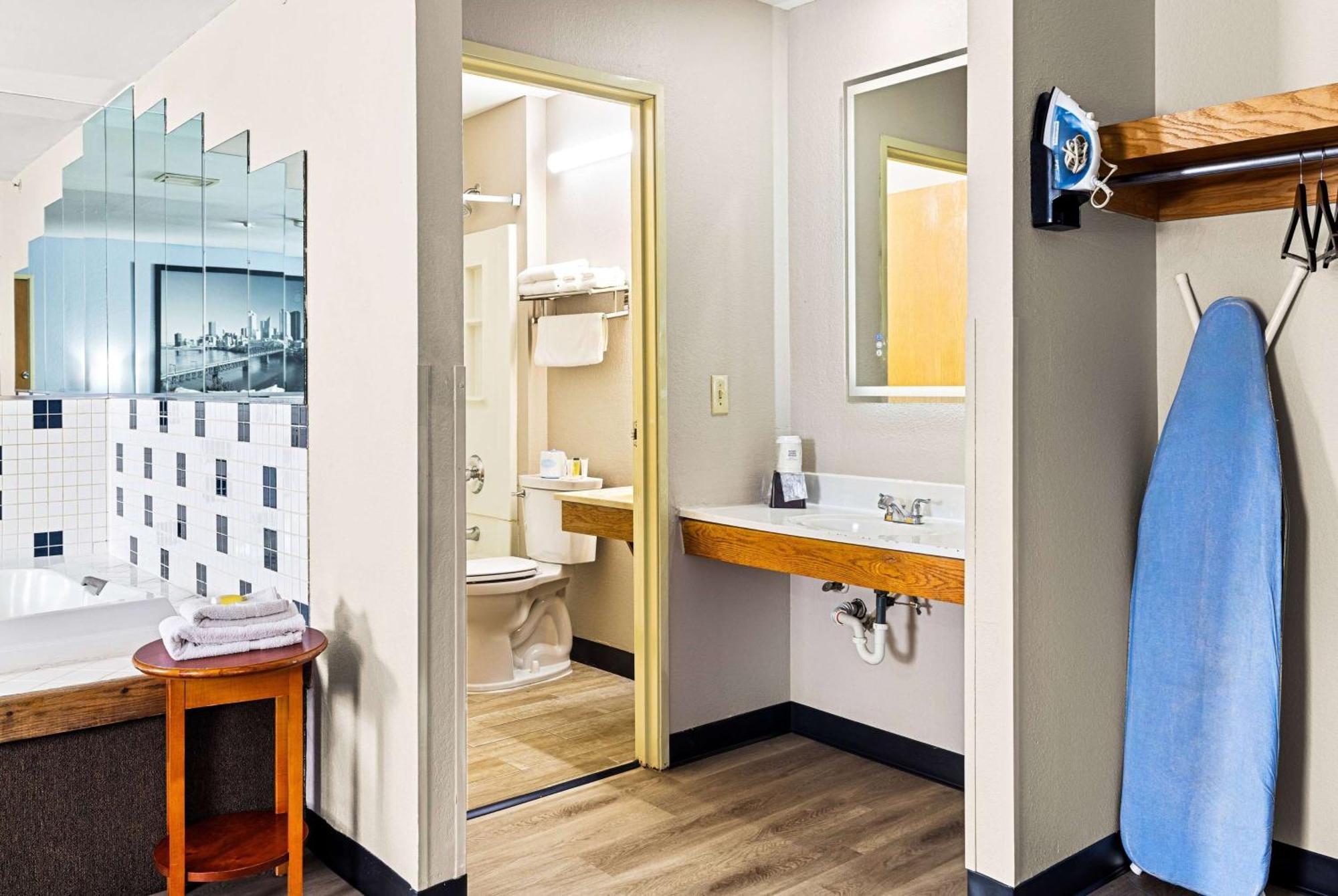 Super 8 By Wyndham Pittsburgh/Monroeville Bagian luar foto