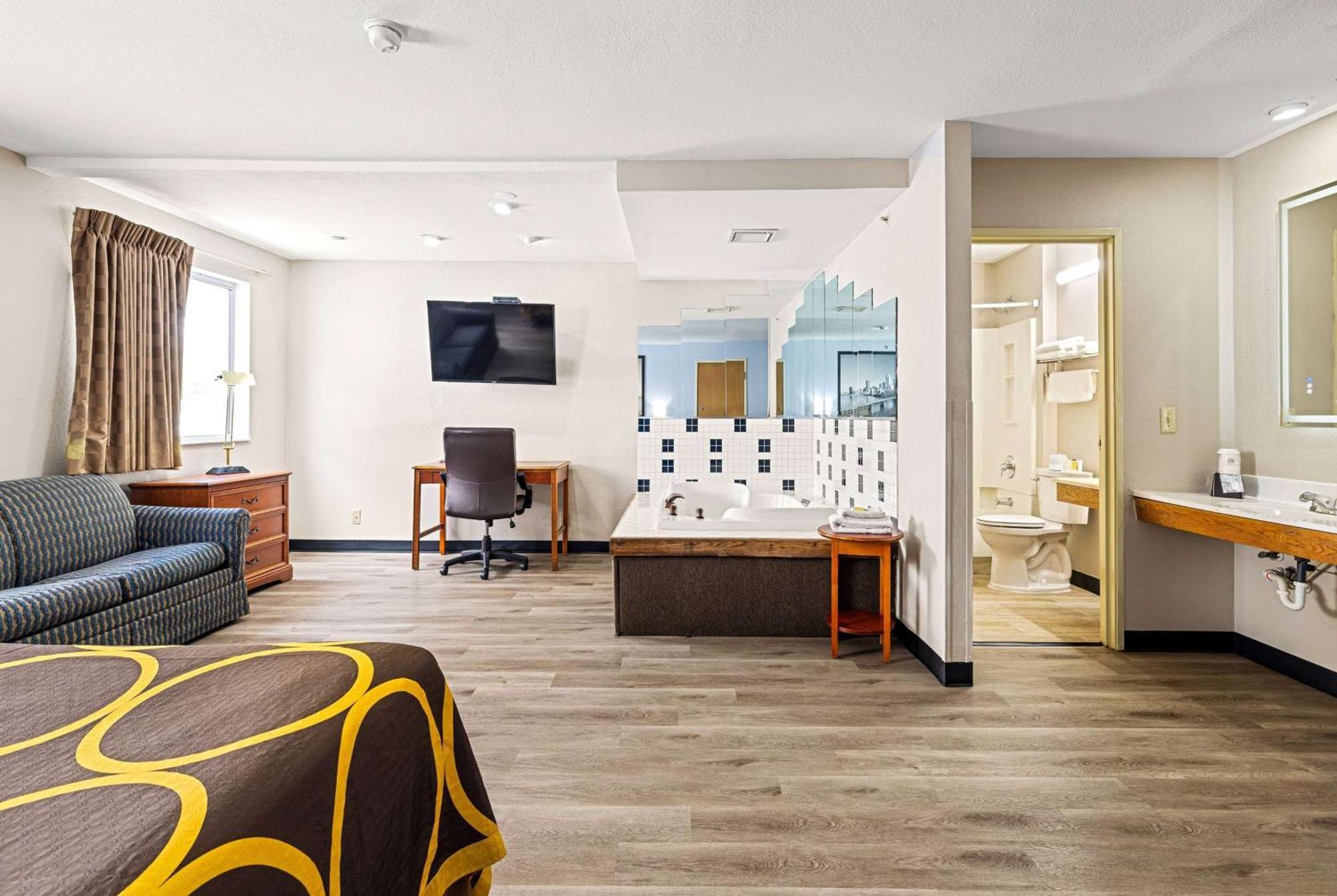 Super 8 By Wyndham Pittsburgh/Monroeville Bagian luar foto