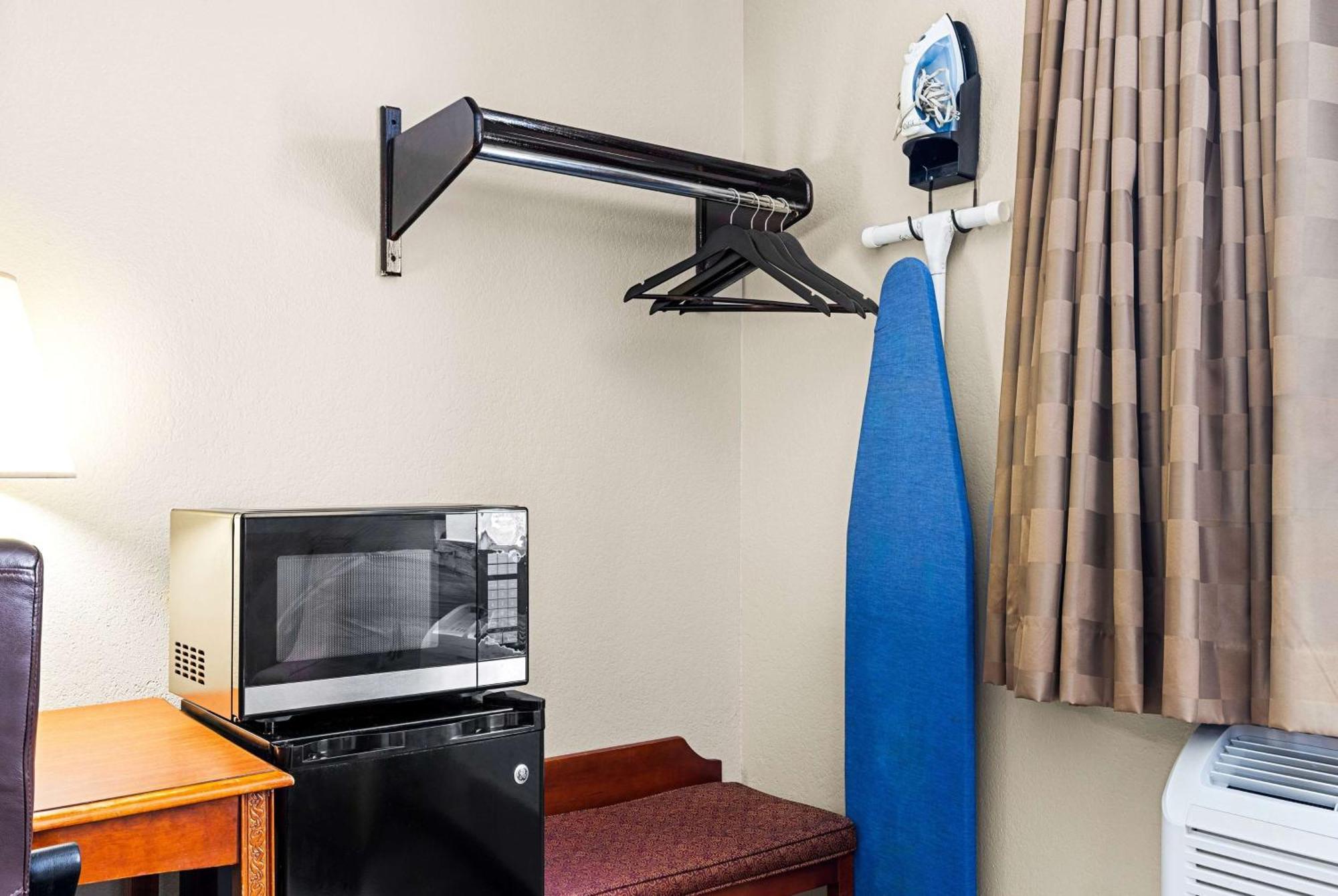 Super 8 By Wyndham Pittsburgh/Monroeville Bagian luar foto